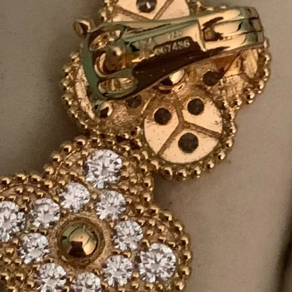 18 K gold sparkly crystal four leaf lucky clover stud earrings - Picture 8 of 12